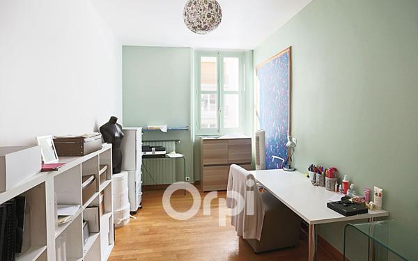 Appartement à louer    4 pièces • 100,75 m2 Paris 8