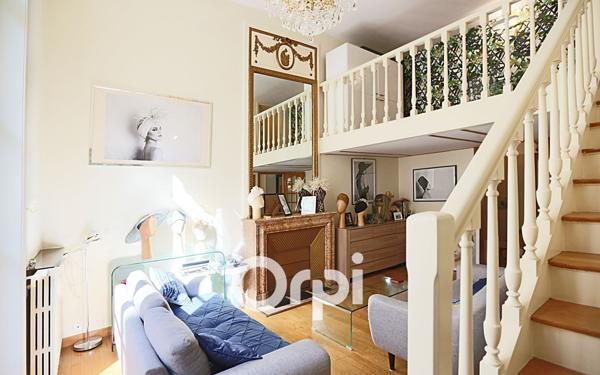 Appartement à louer    4 pièces • 100,75 m2 Paris 8