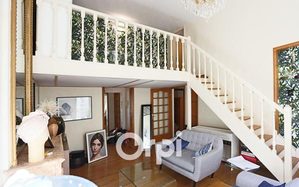 Appartement à louer    4 pièces • 100,75 m2 Paris 8