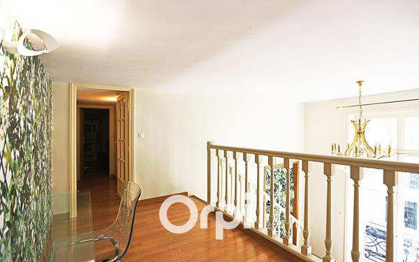 Appartement à louer    4 pièces • 100,75 m2 Paris 8