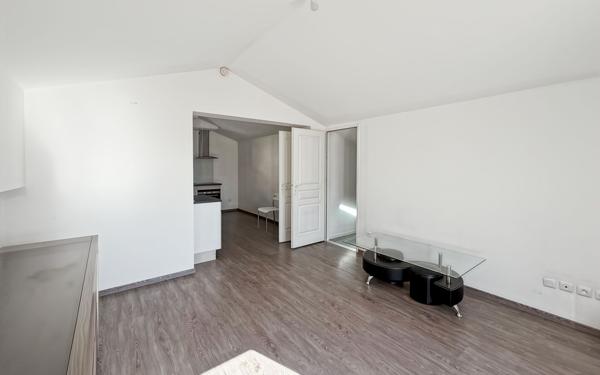 Maison à vendre    6 pièces •  Vias