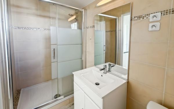 Maison à vendre    6 pièces •  Vias