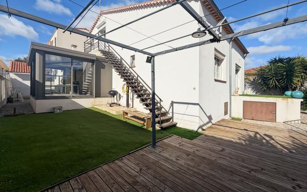 Maison à vendre    6 pièces •  Vias