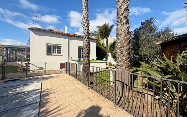 Maison à vendre    6 pièces •  Vias