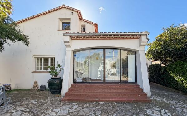 Maison à vendre    6 pièces •  Vias