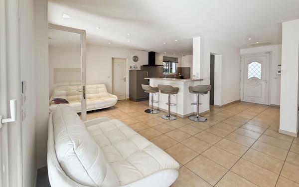 Maison à vendre    6 pièces •  Vias