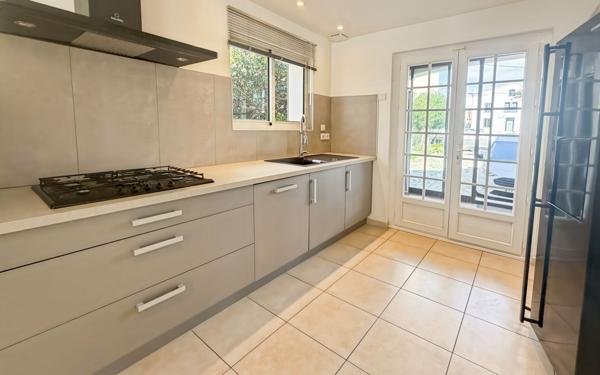 Maison à vendre    6 pièces •  Vias