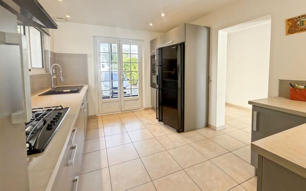 Maison à vendre    6 pièces •  Vias