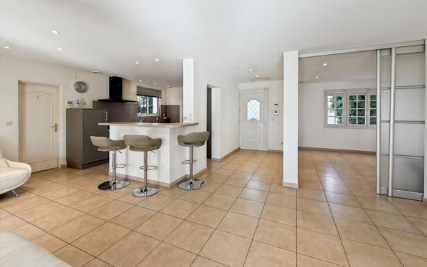 Maison à vendre    6 pièces •  Vias