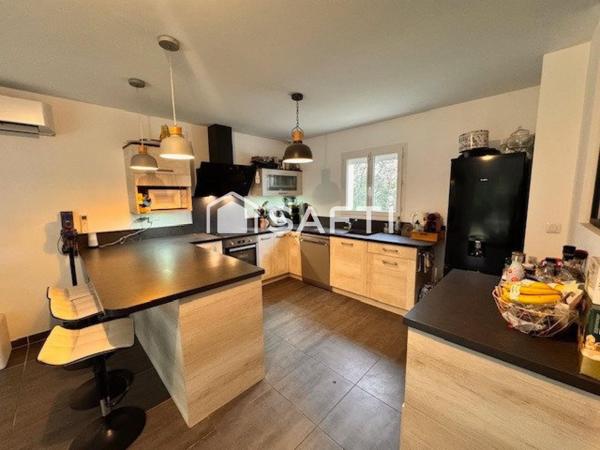 Villa récente T4 de plain pied et proche centre-ville.