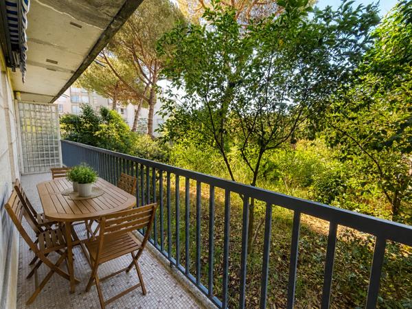 Appartement
         4 pièces
        - 94 m² Exclusivité 220 000 € *