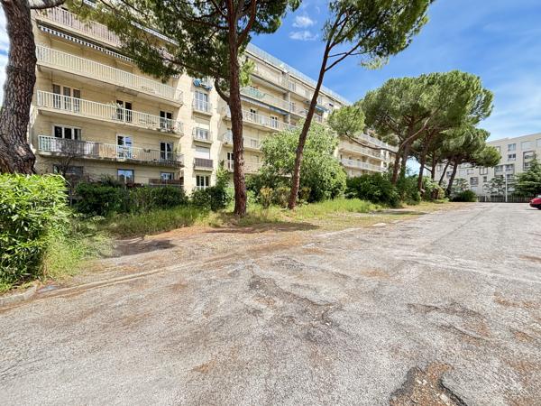 Appartement
         4 pièces
        - 94 m² Exclusivité 220 000 € *