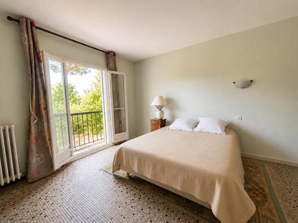 Appartement
         4 pièces
        - 94 m² Exclusivité 220 000 € *