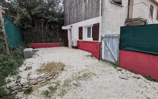 Appartement à louer    1 pièce •  Castries