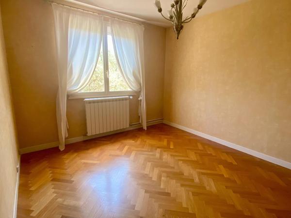 maison avec garage et jardin attenant