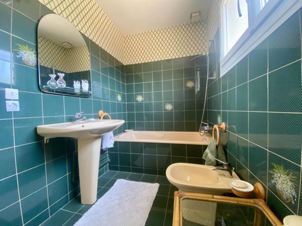 maison avec garage et jardin attenant