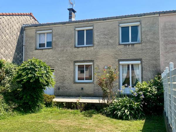 maison avec garage et jardin attenant