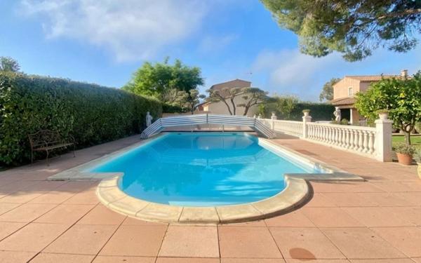 Maison à vendre    8 pièces •  Clarensac