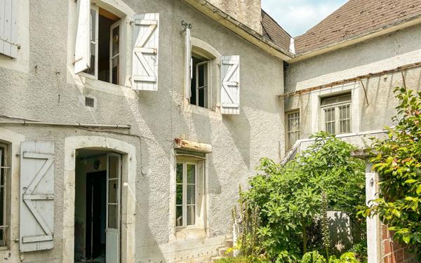 Maison à vendre    9 pièces • 215,70 m2 Gan