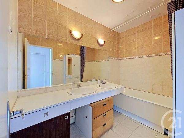 Appartement T3 à vendre  3 pièces - 69,21 m 2   MARSEILLE  - 13009