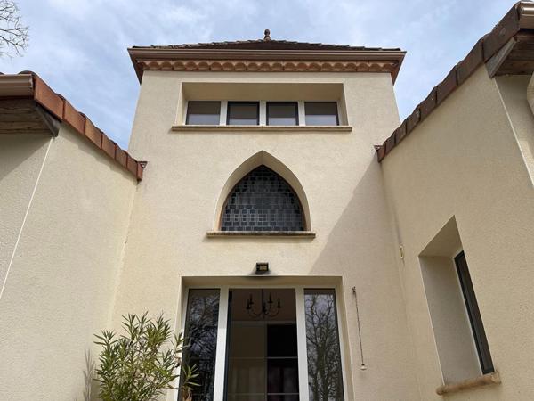 Spacieuse maison avec gîte, grand garage, à distance de marche d'un village dans le Lot
