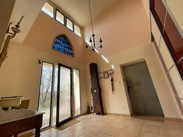 Spacieuse maison avec gîte, grand garage, à distance de marche d'un village dans le Lot