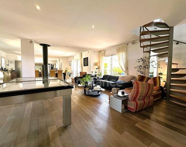 ANDERNOS LES BAINS (33) - Villa d'architecte de 350m² - à deux pas du BASSIN