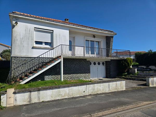 Maison Apremont - Maison de deux chambres + bureau avec sous-sol total