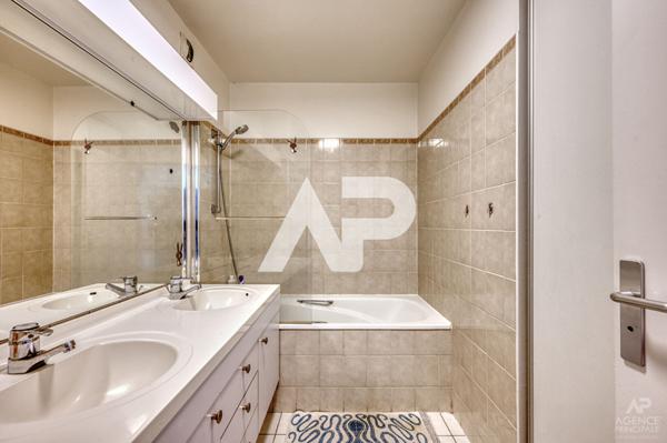 Appartement Rueil Malmaison 3 pièce(s) 85.83 m2 €550 000 ** - Référence 19327