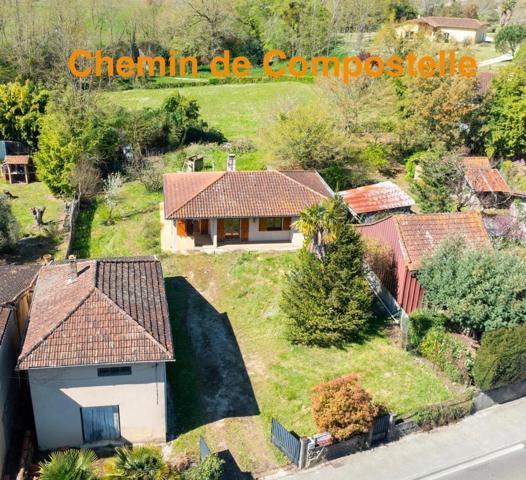 Maison avec dépendance, garage et terrain arboré /
