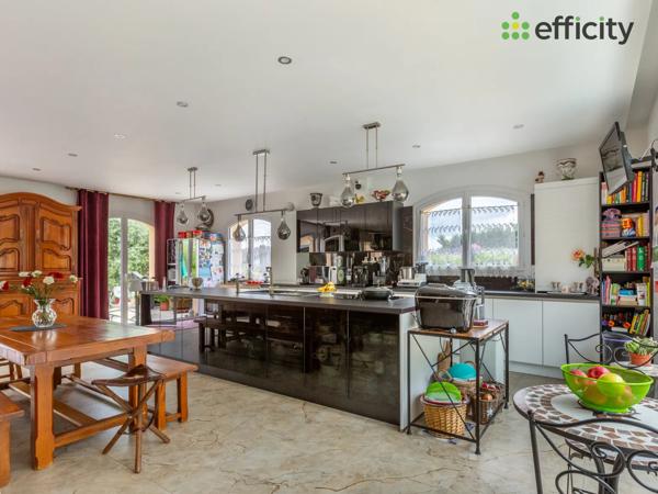 Maison
         8 pièces
        - 264 m² Bien prestige 849 000 € *