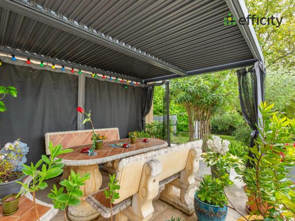 Maison
         8 pièces
        - 264 m² Bien prestige 849 000 € *