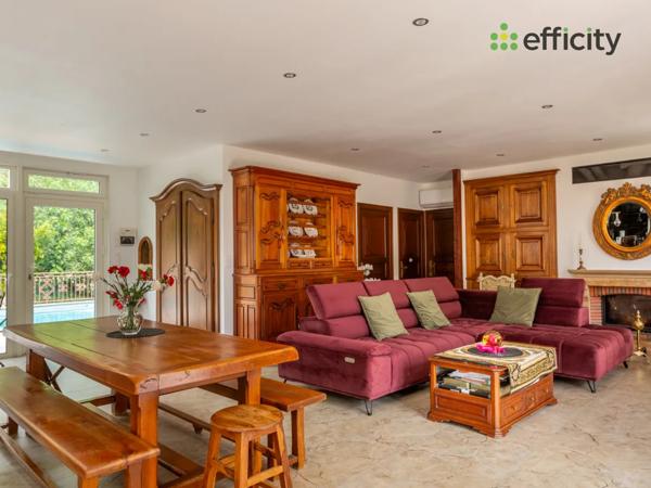 Maison
         8 pièces
        - 264 m² Bien prestige 849 000 € *