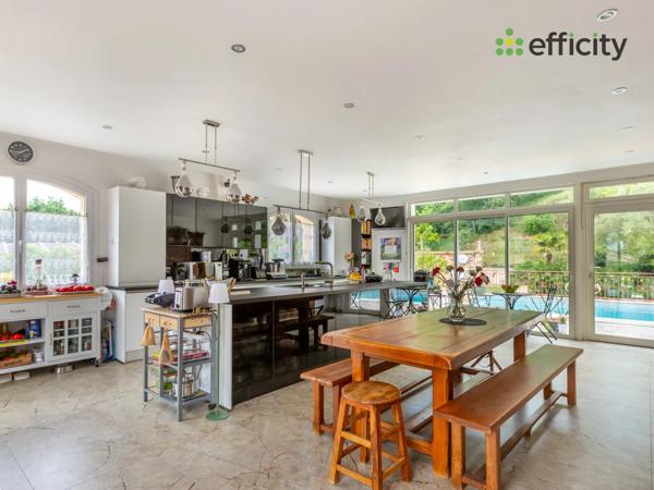 Maison
         8 pièces
        - 264 m² Bien prestige 849 000 € *