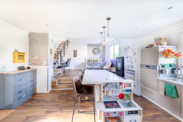 Belle maison contemporaine entièrement rénovée