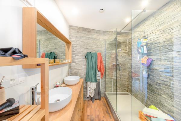 Belle maison contemporaine entièrement rénovée