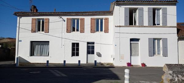 Immeuble à CHAMPAGNOLLES, 17240 - 322m²