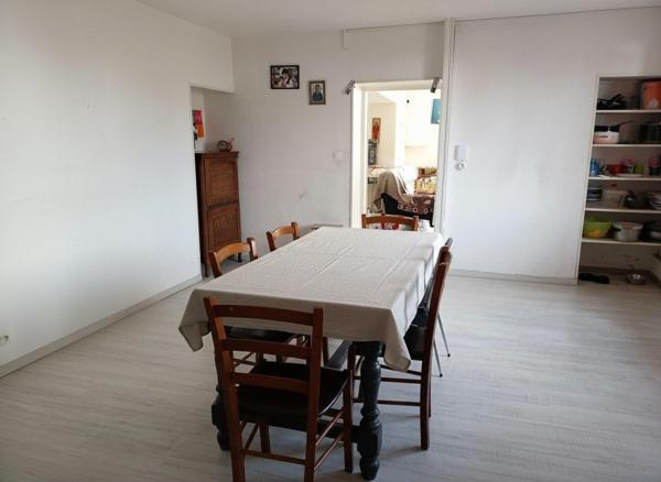 Immeuble à CHAMPAGNOLLES, 17240 - 322m²