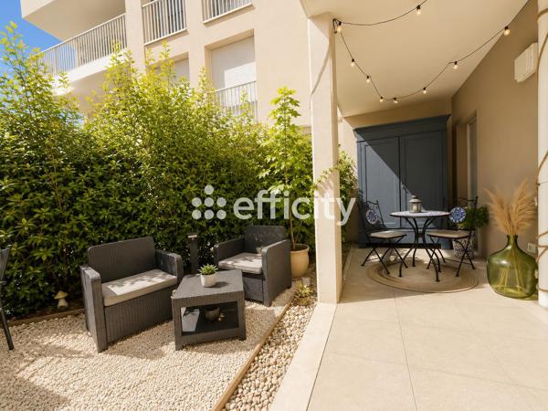 Appartement
         4 pièces
        - 80 m² 330 000 € *