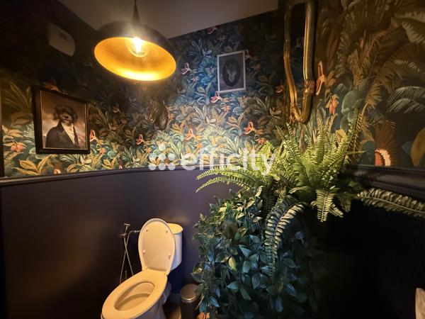 Appartement
         4 pièces
        - 80 m² 330 000 € *