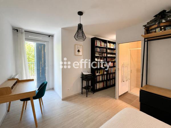 Appartement
         4 pièces
        - 80 m² 330 000 € *