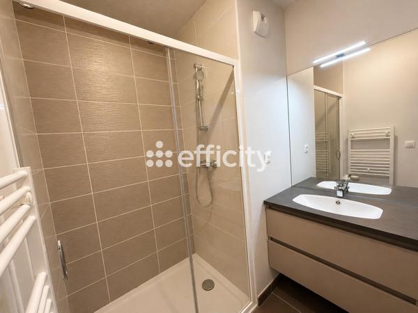 Appartement
         4 pièces
        - 80 m² 330 000 € *