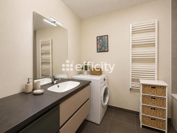 Appartement
         4 pièces
        - 80 m² 330 000 € *