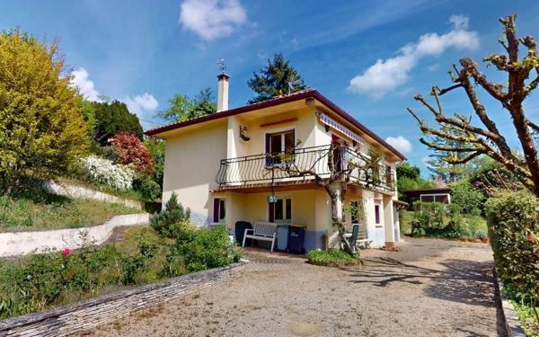 Maison à vendre    5 pièces • 104 m2 Trévoux