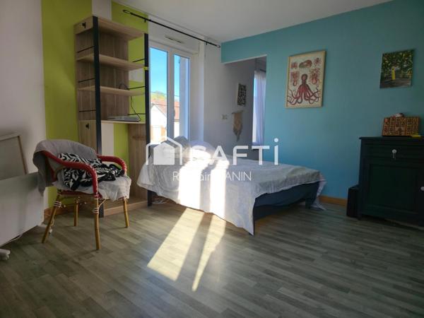 Grande maison familiale avec grange et vaste terrain