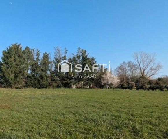 Terrain plat constructible de 714m2