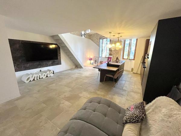 Vente                                                      Appartement
                        
                     2 pièces                      73 m2                     à Martigues
