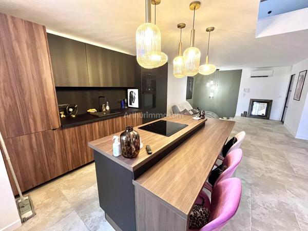 Vente                                                      Appartement
                        
                     2 pièces                      73 m2                     à Martigues