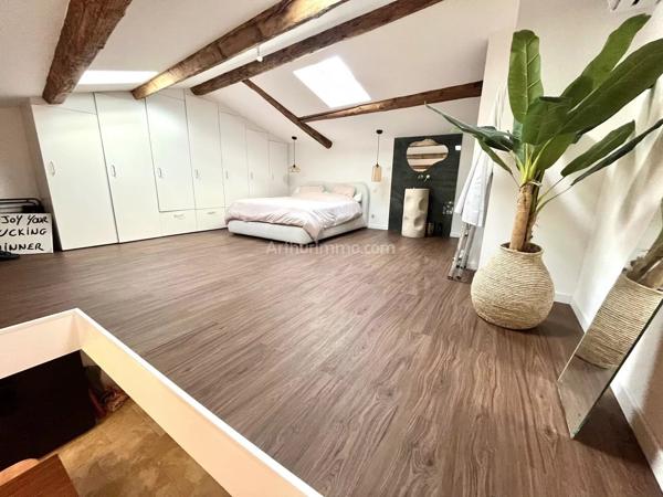 Vente                                                      Appartement
                        
                     2 pièces                      73 m2                     à Martigues