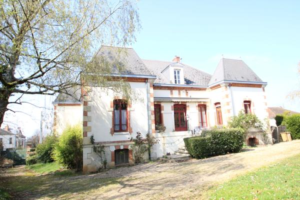 Bourbon-Lancy (71140) Propriété XIXe Centre ville A Vendre